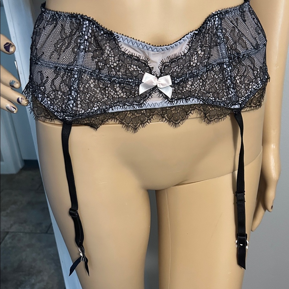 Victoria's Secret Black Lace Garter Belt